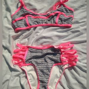 BNWOT VICTORIA'S SECRET Hi Waisted Bikini Set (bottom med, top large)